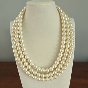 Elegant Cream Faux Pearl Necklace